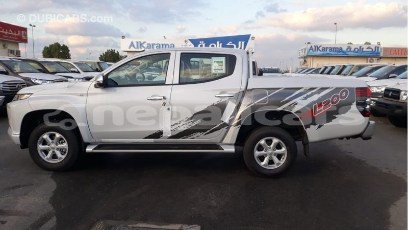 Big with watermark mitsubishi l200 bagmati import dubai 2655