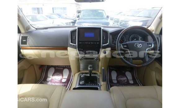 Buy Import Toyota Land Cruiser White Car in Import - Dubai in Bagmati Buy Import Toyota Land Cruiser White Car in Import - Dubai in Bagmati