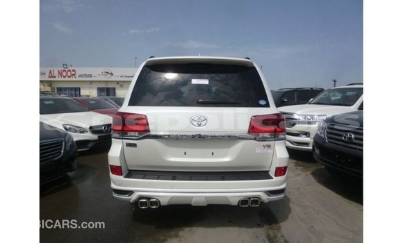 Buy Import Toyota Land Cruiser White Car in Import - Dubai in Bagmati Buy Import Toyota Land Cruiser White Car in Import - Dubai in Bagmati