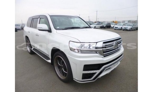 Buy Import Toyota Land Cruiser White Car in Import - Dubai in Bagmati Buy Import Toyota Land Cruiser White Car in Import - Dubai in Bagmati