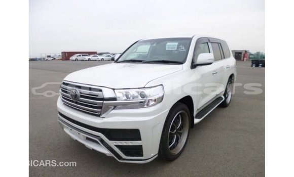 Buy Import Toyota Land Cruiser White Car in Import - Dubai in Bagmati Buy Import Toyota Land Cruiser White Car in Import - Dubai in Bagmati