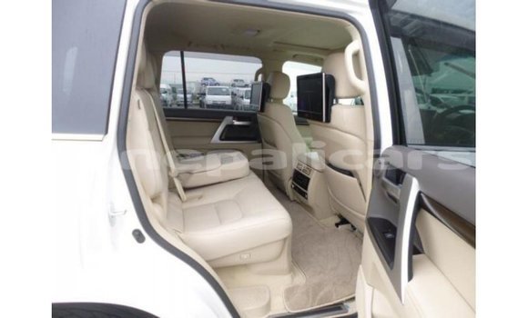 Buy Import Toyota Land Cruiser White Car in Import - Dubai in Bagmati Buy Import Toyota Land Cruiser White Car in Import - Dubai in Bagmati