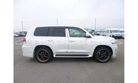 Buy Import Toyota Land Cruiser White Car in Import - Dubai in Bagmati Buy Import Toyota Land Cruiser White Car in Import - Dubai in Bagmati