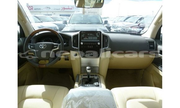 Buy Import Toyota Land Cruiser White Car in Import - Dubai in Bagmati Buy Import Toyota Land Cruiser White Car in Import - Dubai in Bagmati