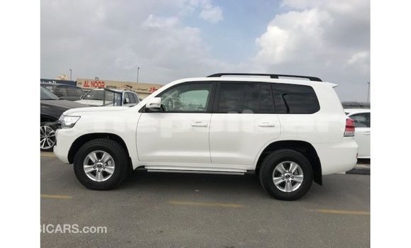 Buy Import Toyota Land Cruiser White Car in Import - Dubai in Bagmati Buy Import Toyota Land Cruiser White Car in Import - Dubai in Bagmati