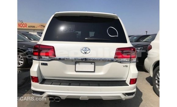 Buy Import Toyota Land Cruiser White Car in Import - Dubai in Bagmati Buy Import Toyota Land Cruiser White Car in Import - Dubai in Bagmati