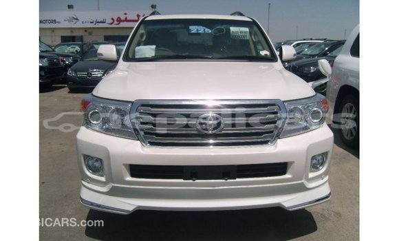 Buy Import Toyota Land Cruiser White Car in Import - Dubai in Bagmati Buy Import Toyota Land Cruiser White Car in Import - Dubai in Bagmati