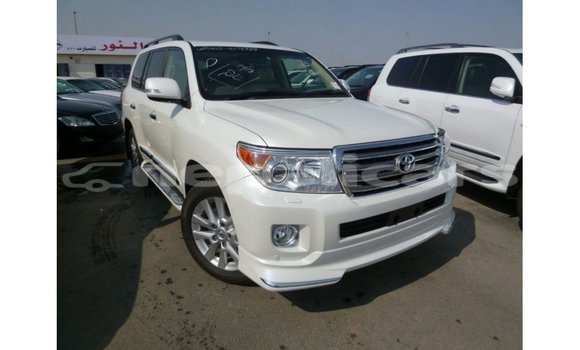 Buy Import Toyota Land Cruiser White Car in Import - Dubai in Bagmati Buy Import Toyota Land Cruiser White Car in Import - Dubai in Bagmati