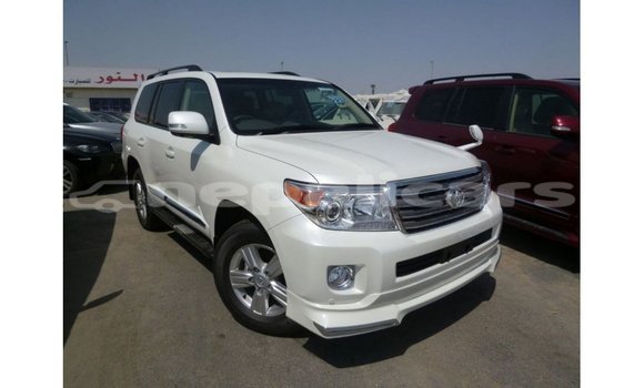 Buy Import Toyota Land Cruiser White Car in Import - Dubai in Bagmati Buy Import Toyota Land Cruiser White Car in Import - Dubai in Bagmati