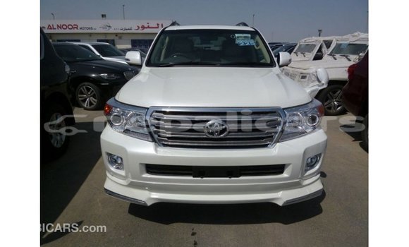 Buy Import Toyota Land Cruiser White Car in Import - Dubai in Bagmati Buy Import Toyota Land Cruiser White Car in Import - Dubai in Bagmati