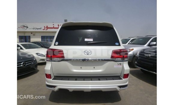 Buy Import Toyota Land Cruiser White Car in Import - Dubai in Bagmati Buy Import Toyota Land Cruiser White Car in Import - Dubai in Bagmati