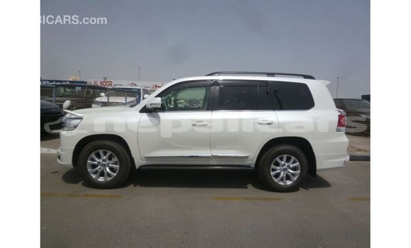 Buy Import Toyota Land Cruiser White Car in Import - Dubai in Bagmati Buy Import Toyota Land Cruiser White Car in Import - Dubai in Bagmati