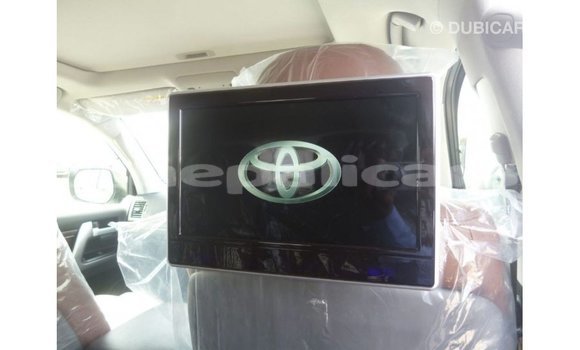 Buy Import Toyota Land Cruiser White Car in Import - Dubai in Bagmati Buy Import Toyota Land Cruiser White Car in Import - Dubai in Bagmati