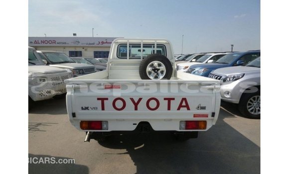 Buy Import Toyota Land Cruiser White Car in Import - Dubai in Bagmati Buy Import Toyota Land Cruiser White Car in Import - Dubai in Bagmati