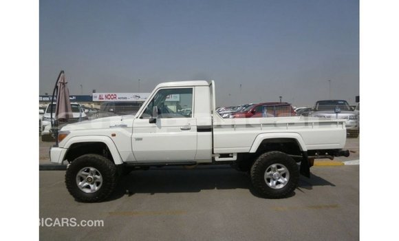 Buy Import Toyota Land Cruiser White Car in Import - Dubai in Bagmati Buy Import Toyota Land Cruiser White Car in Import - Dubai in Bagmati