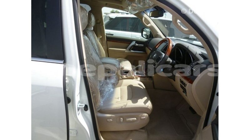 Big with watermark toyota land cruiser bagmati import dubai 2829