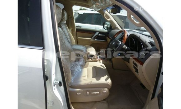 Buy Import Toyota Land Cruiser White Car in Import - Dubai in Bagmati Buy Import Toyota Land Cruiser White Car in Import - Dubai in Bagmati