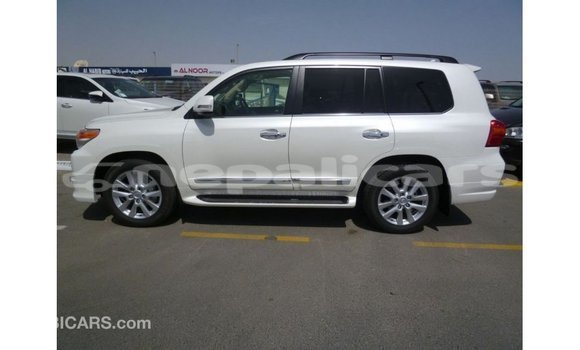Buy Import Toyota Land Cruiser White Car in Import - Dubai in Bagmati Buy Import Toyota Land Cruiser White Car in Import - Dubai in Bagmati