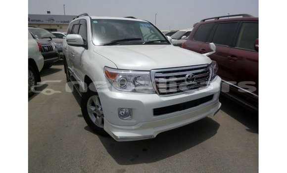 Buy Import Toyota Land Cruiser White Car in Import - Dubai in Bagmati Buy Import Toyota Land Cruiser White Car in Import - Dubai in Bagmati