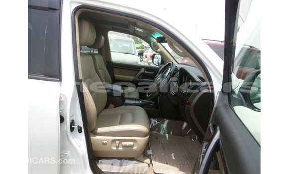 Buy Import Toyota Land Cruiser White Car in Import - Dubai in Bagmati Buy Import Toyota Land Cruiser White Car in Import - Dubai in Bagmati