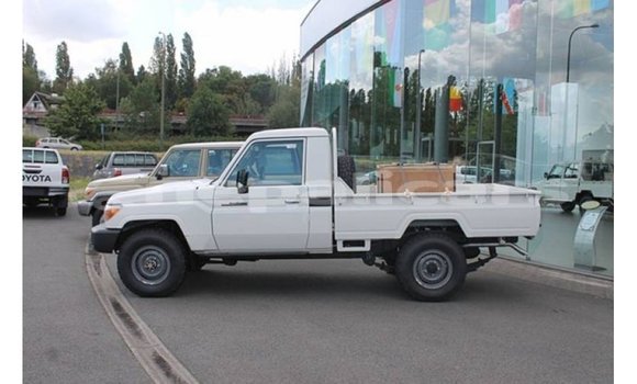 Buy Import Toyota Land Cruiser White Car in Import - Dubai in Bagmati Buy Import Toyota Land Cruiser White Car in Import - Dubai in Bagmati