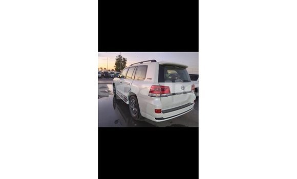 Buy Import Toyota Land Cruiser White Car in Import - Dubai in Bagmati Buy Import Toyota Land Cruiser White Car in Import - Dubai in Bagmati