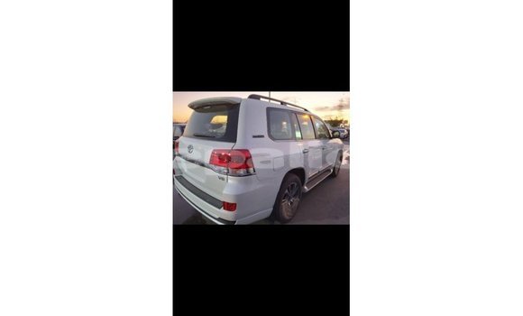 Buy Import Toyota Land Cruiser White Car in Import - Dubai in Bagmati Buy Import Toyota Land Cruiser White Car in Import - Dubai in Bagmati