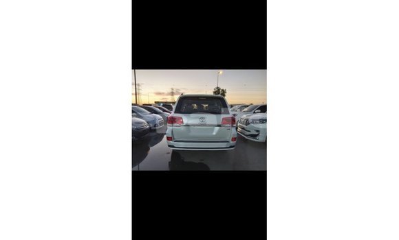 Buy Import Toyota Land Cruiser White Car in Import - Dubai in Bagmati Buy Import Toyota Land Cruiser White Car in Import - Dubai in Bagmati