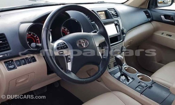 Buy Import Toyota Highlander Green Car in Import - Dubai in Bagmati Buy Import Toyota Highlander Green Car in Import - Dubai in Bagmati