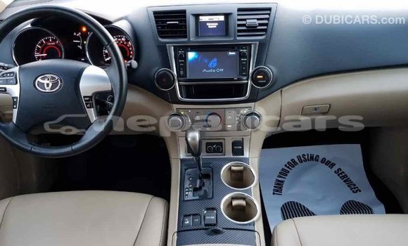 Buy Import Toyota Highlander Green Car in Import - Dubai in Bagmati Buy Import Toyota Highlander Green Car in Import - Dubai in Bagmati