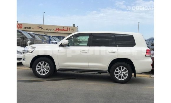Buy Import Toyota Land Cruiser White Car in Import - Dubai in Bagmati Buy Import Toyota Land Cruiser White Car in Import - Dubai in Bagmati
