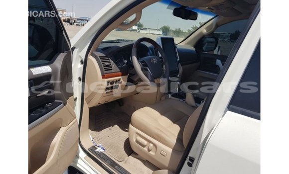 Buy Import Toyota Land Cruiser White Car in Import - Dubai in Bagmati Buy Import Toyota Land Cruiser White Car in Import - Dubai in Bagmati