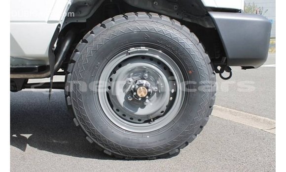 Buy Import Toyota Land Cruiser White Car in Import - Dubai in Bagmati Buy Import Toyota Land Cruiser White Car in Import - Dubai in Bagmati