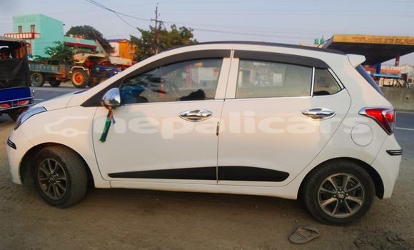 Buy Used Hyundai i10 White Car in Kathmandu in Bagmati