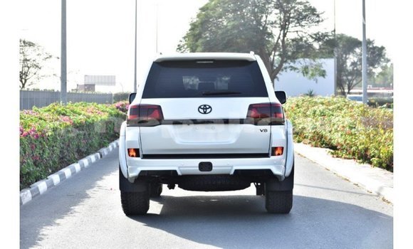 Buy Import Toyota Land Cruiser White Car in Import - Dubai in Bagmati Buy Import Toyota Land Cruiser White Car in Import - Dubai in Bagmati