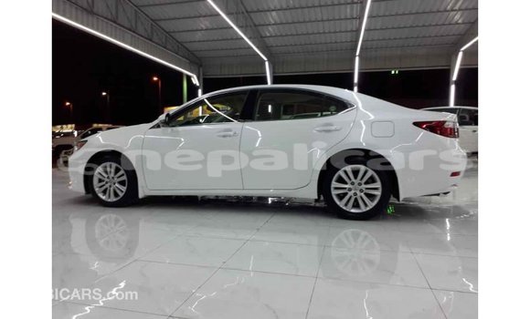 Buy Import Lexus ES White Car in Import - Dubai in Bagmati Buy Import Lexus ES White Car in Import - Dubai in Bagmati