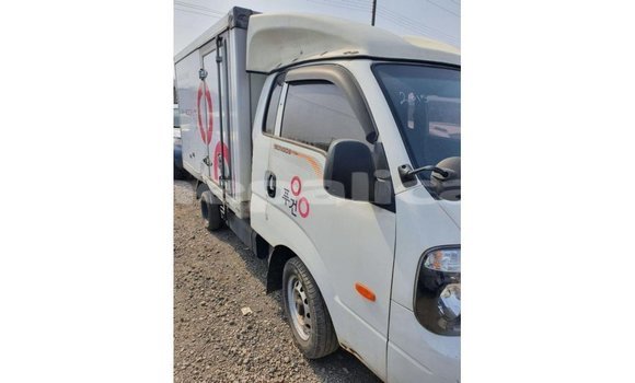 Buy Import Kia Carens White Car in Import - Dubai in Bagmati Buy Import Kia Carens White Car in Import - Dubai in Bagmati