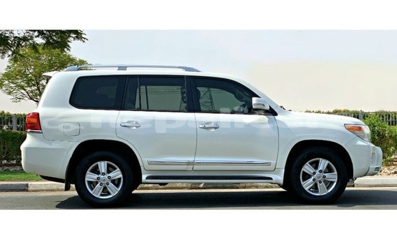 Buy Import Toyota Land Cruiser White Car in Import - Dubai in Bagmati Buy Import Toyota Land Cruiser White Car in Import - Dubai in Bagmati