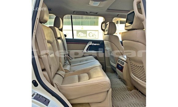 Buy Import Toyota Land Cruiser White Car in Import - Dubai in Bagmati Buy Import Toyota Land Cruiser White Car in Import - Dubai in Bagmati