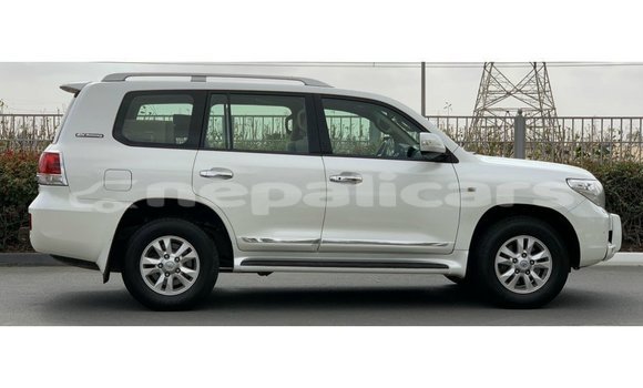 Buy Import Toyota Land Cruiser White Car in Import - Dubai in Bagmati Buy Import Toyota Land Cruiser White Car in Import - Dubai in Bagmati
