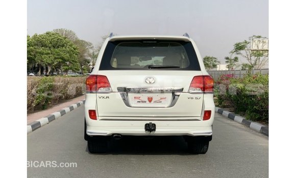 Buy Import Toyota Land Cruiser White Car in Import - Dubai in Bagmati Buy Import Toyota Land Cruiser White Car in Import - Dubai in Bagmati