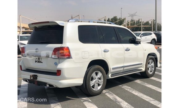Buy Import Toyota Land Cruiser White Car in Import - Dubai in Bagmati Buy Import Toyota Land Cruiser White Car in Import - Dubai in Bagmati