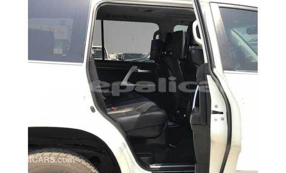 Buy Import Toyota Land Cruiser White Car in Import - Dubai in Bagmati Buy Import Toyota Land Cruiser White Car in Import - Dubai in Bagmati