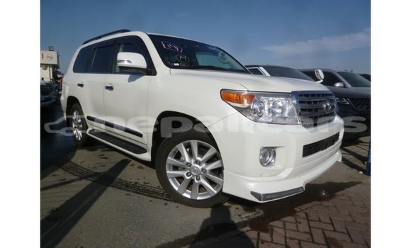 Buy Import Toyota Land Cruiser White Car in Import - Dubai in Bagmati Buy Import Toyota Land Cruiser White Car in Import - Dubai in Bagmati