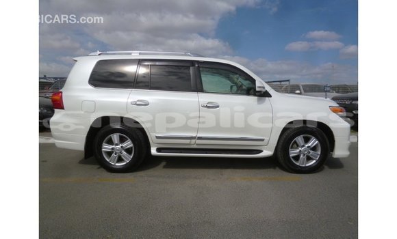 Buy Import Toyota Land Cruiser White Car in Import - Dubai in Bagmati Buy Import Toyota Land Cruiser White Car in Import - Dubai in Bagmati