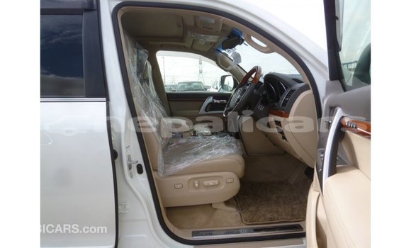 Buy Import Toyota Land Cruiser White Car in Import - Dubai in Bagmati Buy Import Toyota Land Cruiser White Car in Import - Dubai in Bagmati
