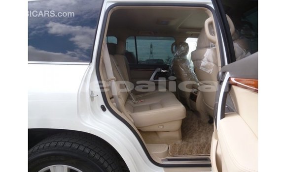 Buy Import Toyota Land Cruiser White Car in Import - Dubai in Bagmati Buy Import Toyota Land Cruiser White Car in Import - Dubai in Bagmati