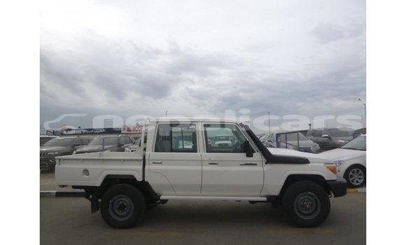 Buy Import Toyota Land Cruiser White Car in Import - Dubai in Bagmati Buy Import Toyota Land Cruiser White Car in Import - Dubai in Bagmati