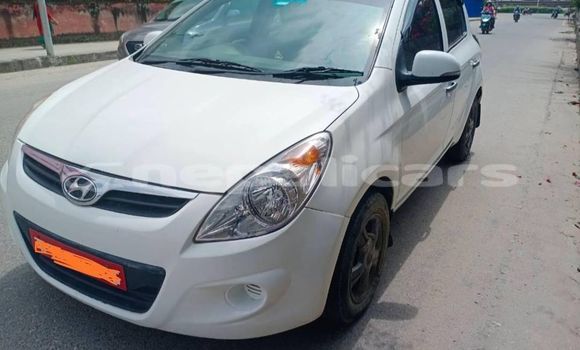 Buy Used Hyundai i20 White Car in Amargadhi in Mahakali Buy Used Hyundai i20 White Car in Amargadhi in Mahakali