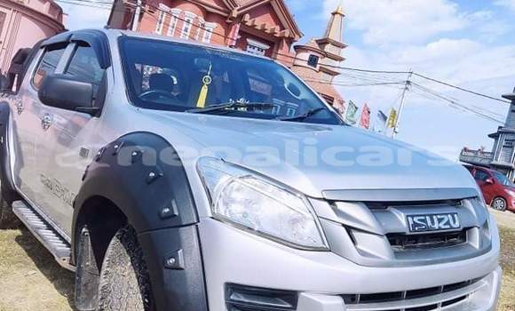 Buy Used Isuzu D–MAX Silver Car in Kathmandu in Bagmati